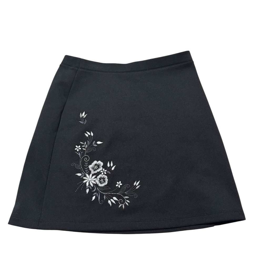 🌸Express Black Skirt with White Floral Embroidery